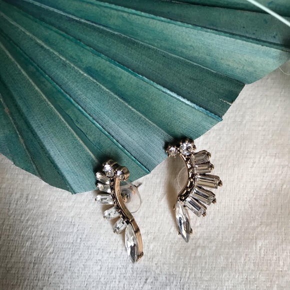 š¤ Art Deco White Crystal Cuff Earrings - Picture 4 of 7